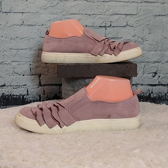 Crown Vintage Womens 7.5 Blush Ruffle Faux Suede Slip On Merie Flat Sneakers - Picture 2 of 15